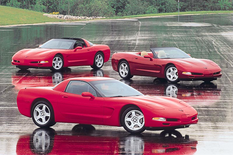 [Bild: 1999-Corvettes-hardtop-coupe-convertible-2_a.jpg]