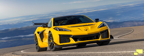 Chevrolet Corvette ZR1 Coupe in Competition Yellow